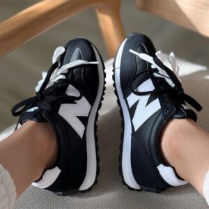کتونی زنانه newbalance با رویه چرم هورس و زیره بتا پرفروش